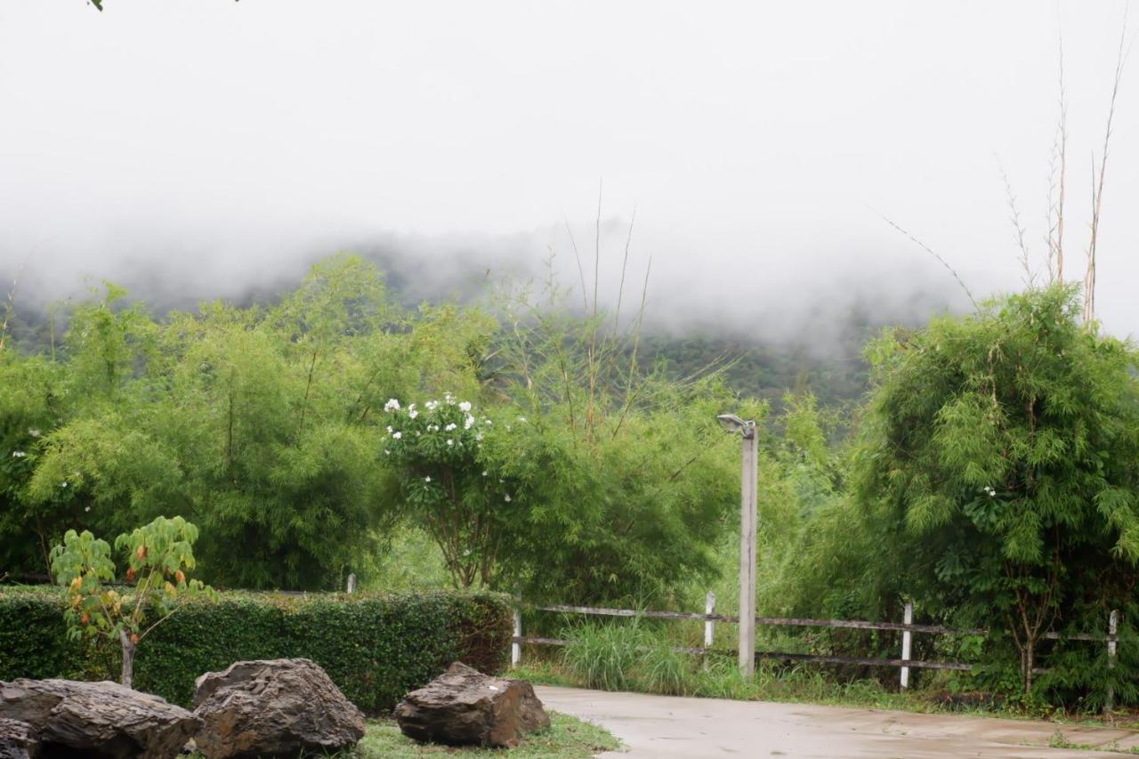 Baan Rai Pray Rung Kaeng Krachan Ban Tha Ling Lom Exterior foto