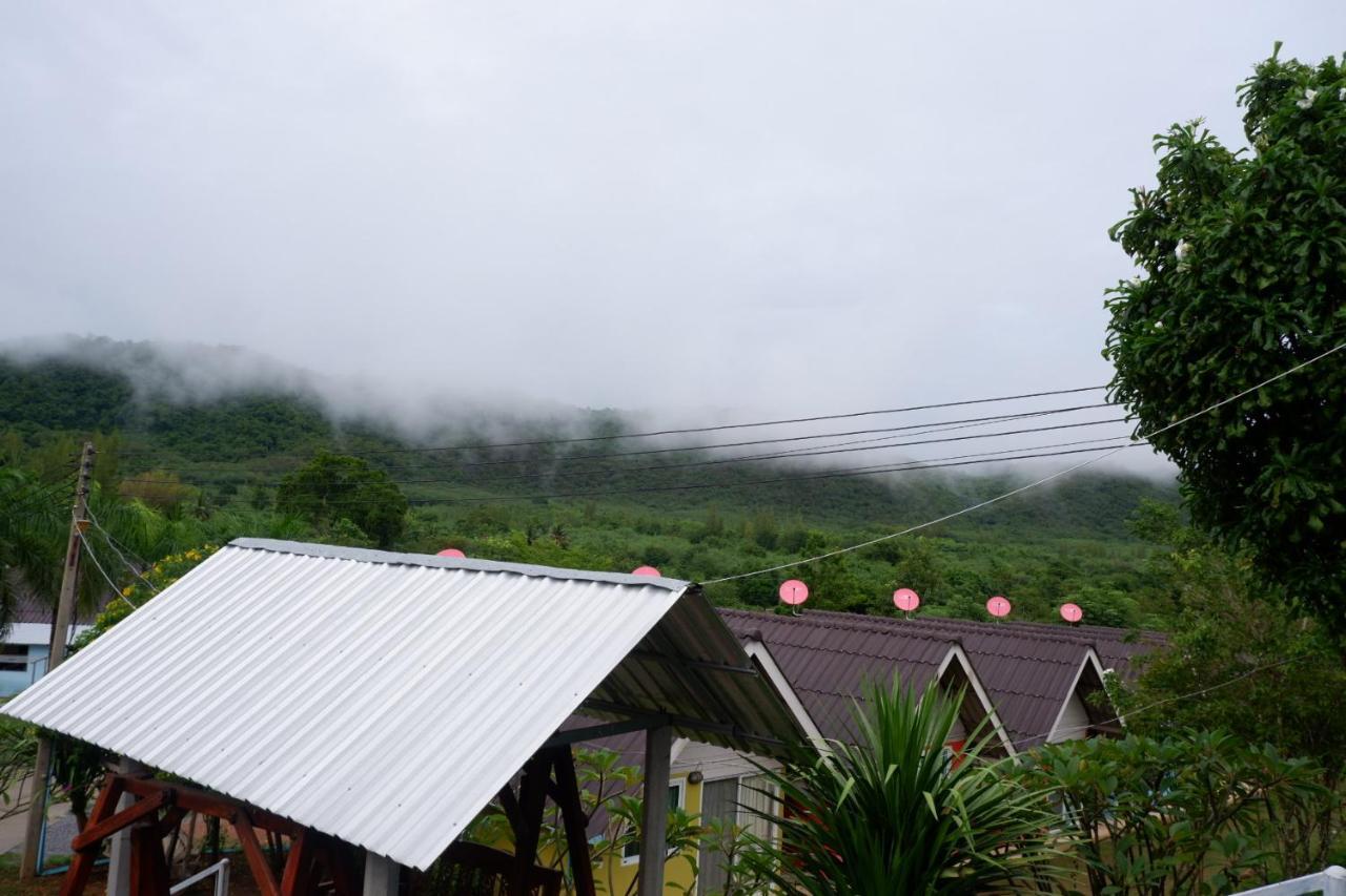 Baan Rai Pray Rung Kaeng Krachan Ban Tha Ling Lom Exterior foto